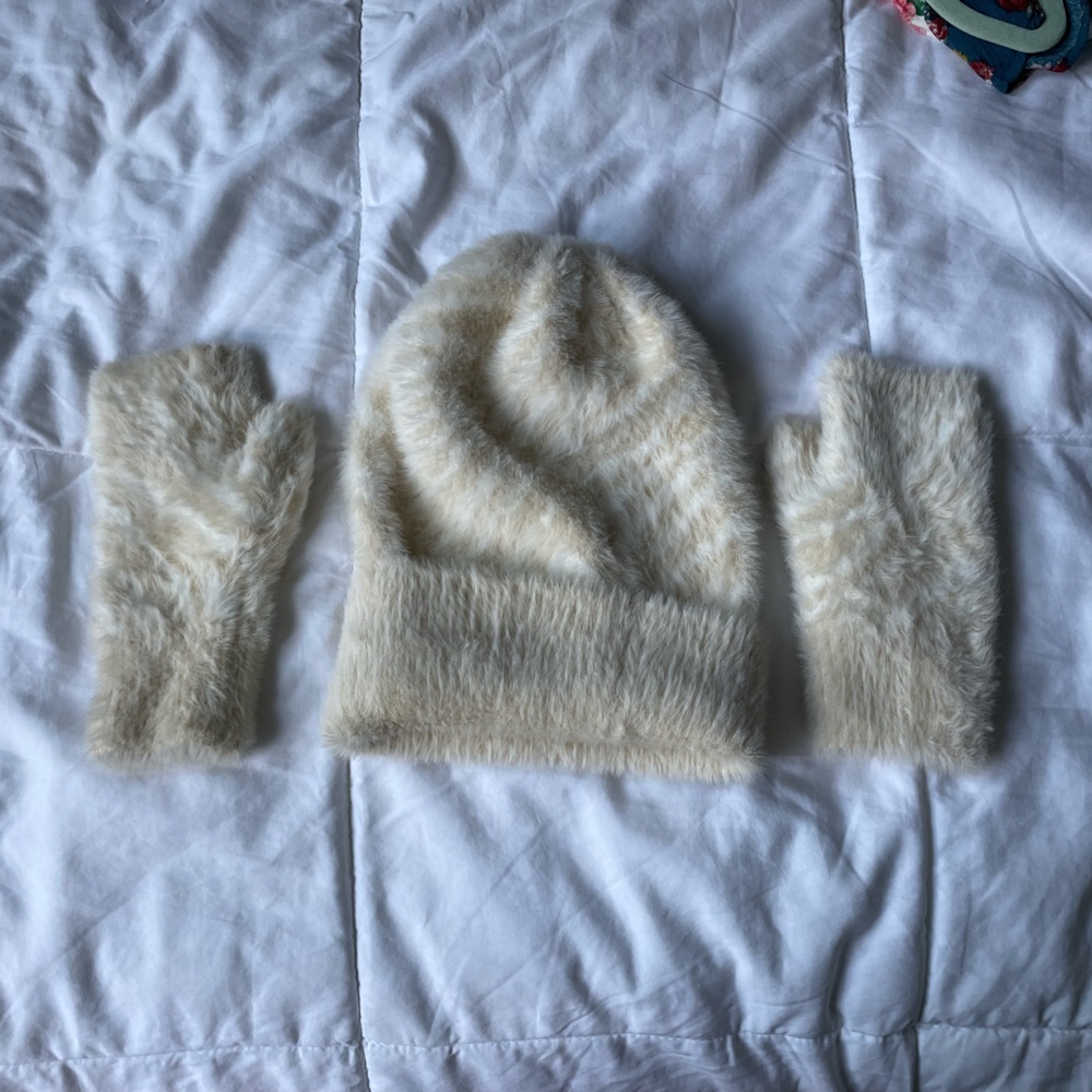 LOFT Winter Hat and Fingerless Gloves Set